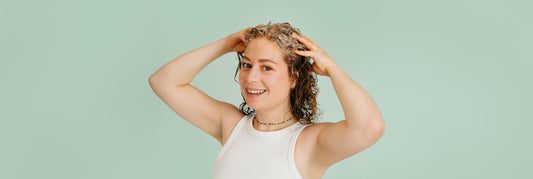 Cheveux bouclés : comment avoir un cuir chevelu sain ?