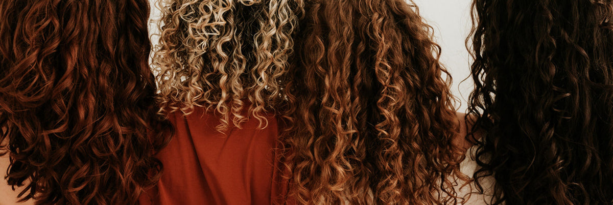 Cheveux bouclés