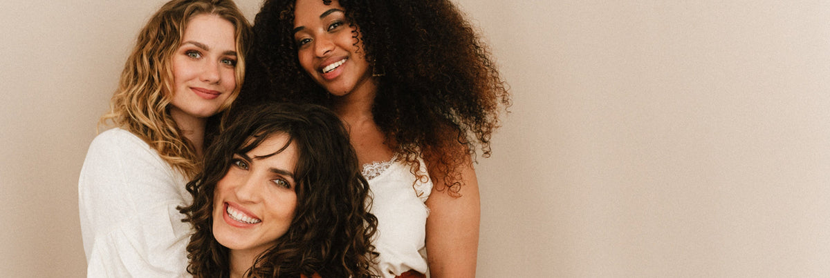 Routine naturelle pour cheveux bouclés 